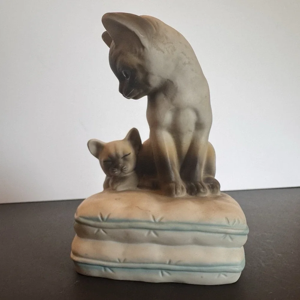 Vintage Mann Siamese Cat & Kitten Figurine Japan Hand Painted *READ